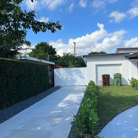 Stunning Deluxe Studio Hialeah Eksteriør bilde