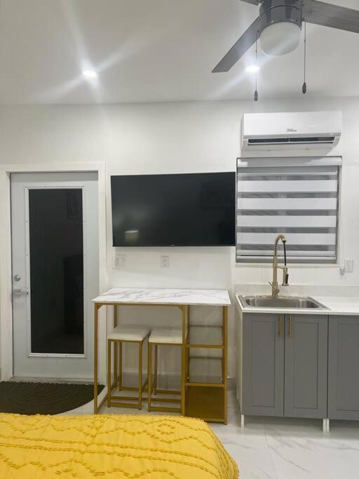 Stunning Deluxe Studio Hialeah Eksteriør bilde