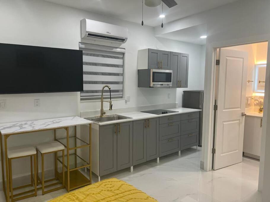 Stunning Deluxe Studio Hialeah Eksteriør bilde