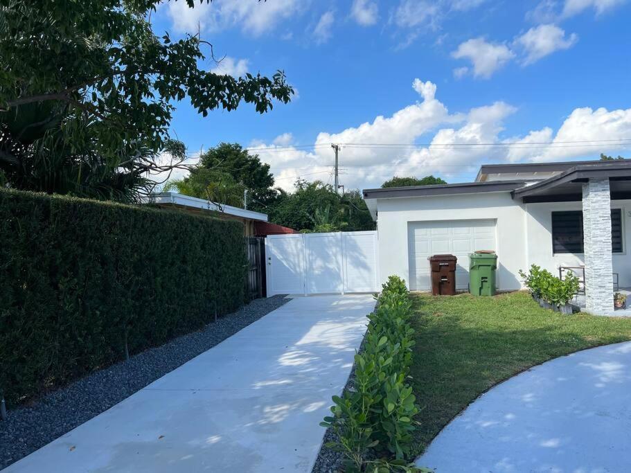 Stunning Deluxe Studio Hialeah Eksteriør bilde