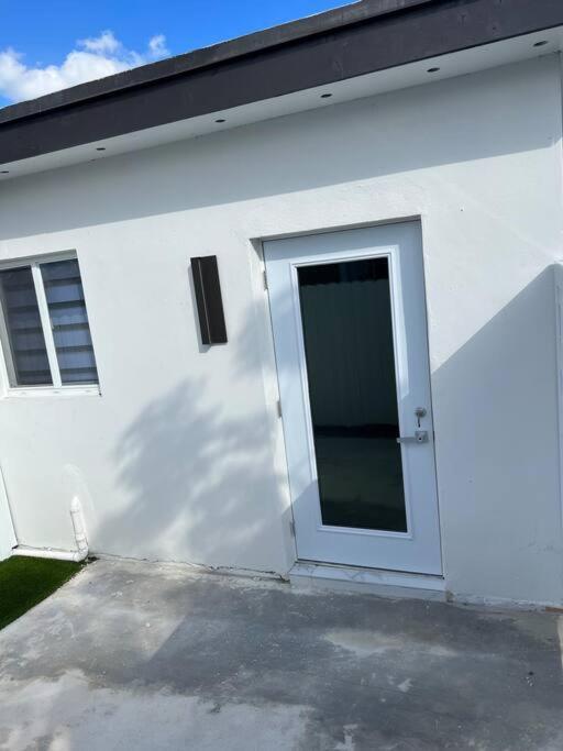 Stunning Deluxe Studio Hialeah Eksteriør bilde